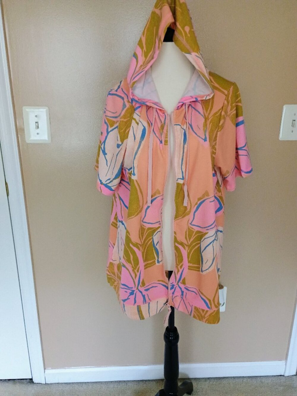 LOGO LOUNGE BY LORI GOLDSTEIN-FLORAL SHORT SLEEVE-HOODED ZIP UP JACKET-SIZE 1X
